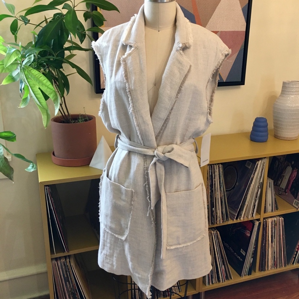 Zara // Sleeveless Jacket/Vest